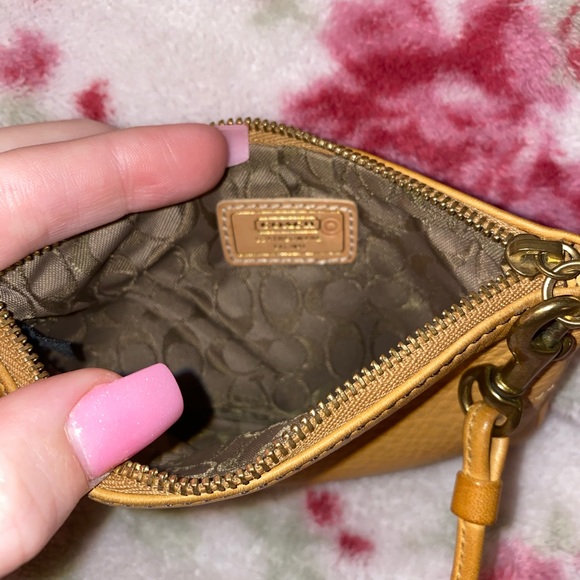 Vintage Tan Leather Coach Wristlet - Picture 3 of 4